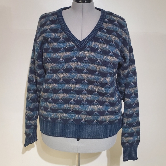 Sweater - Picture 1 of 3